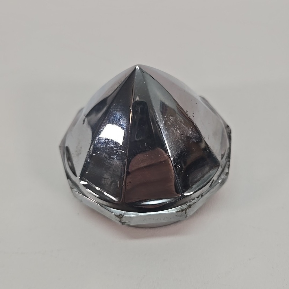 DAYTON Threaded Hubcaps‎ Right Side Center Wire Wheel Bearing Grease Cap Cover